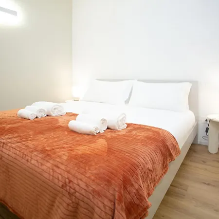 Arena 40 Romeo Apartment