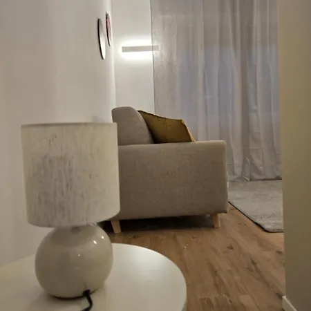Arena 40 Romeo Apartment