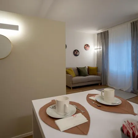 Arena 40 Romeo Apartment